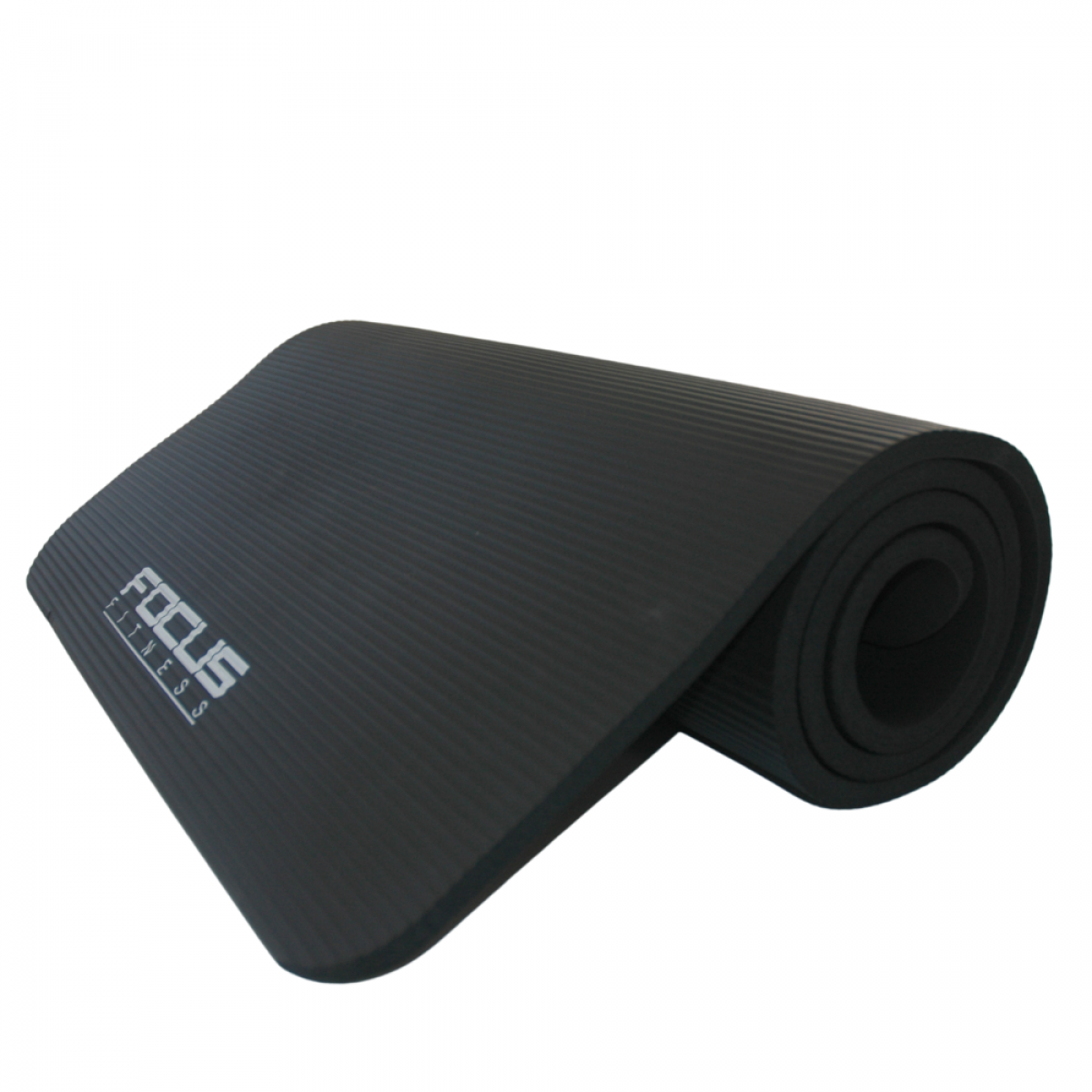 Tapis de yoga noir enroulé avec le logo FOCUS FITNESS visible sur fond blanc.