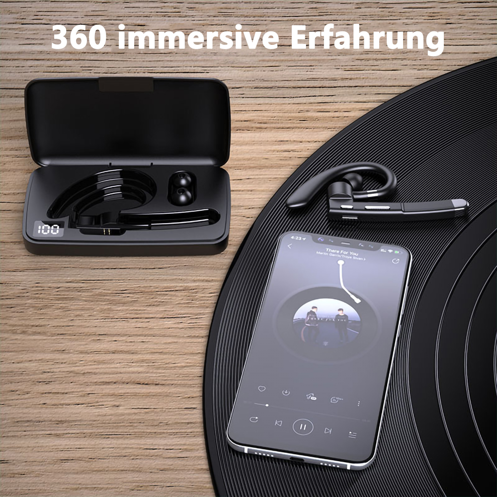 Kabelloses Headset in einem Etui, mit Telefon, das eine Musik-App zeigt. Holz Hintergrund.