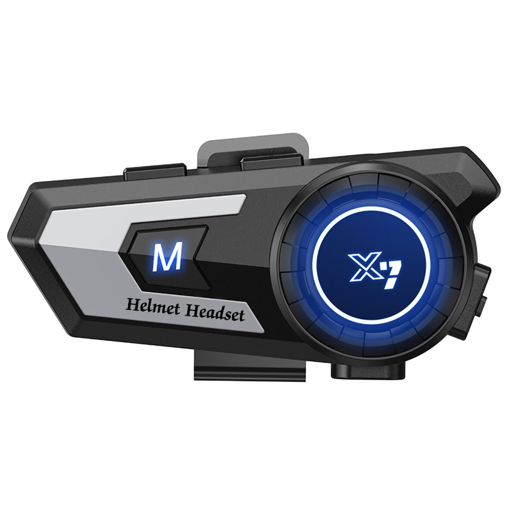 Schwarzes Motorradhelm-Headset. Es hat einen Knopf mit einem „M“ und einem blau beleuchteten Kreis.