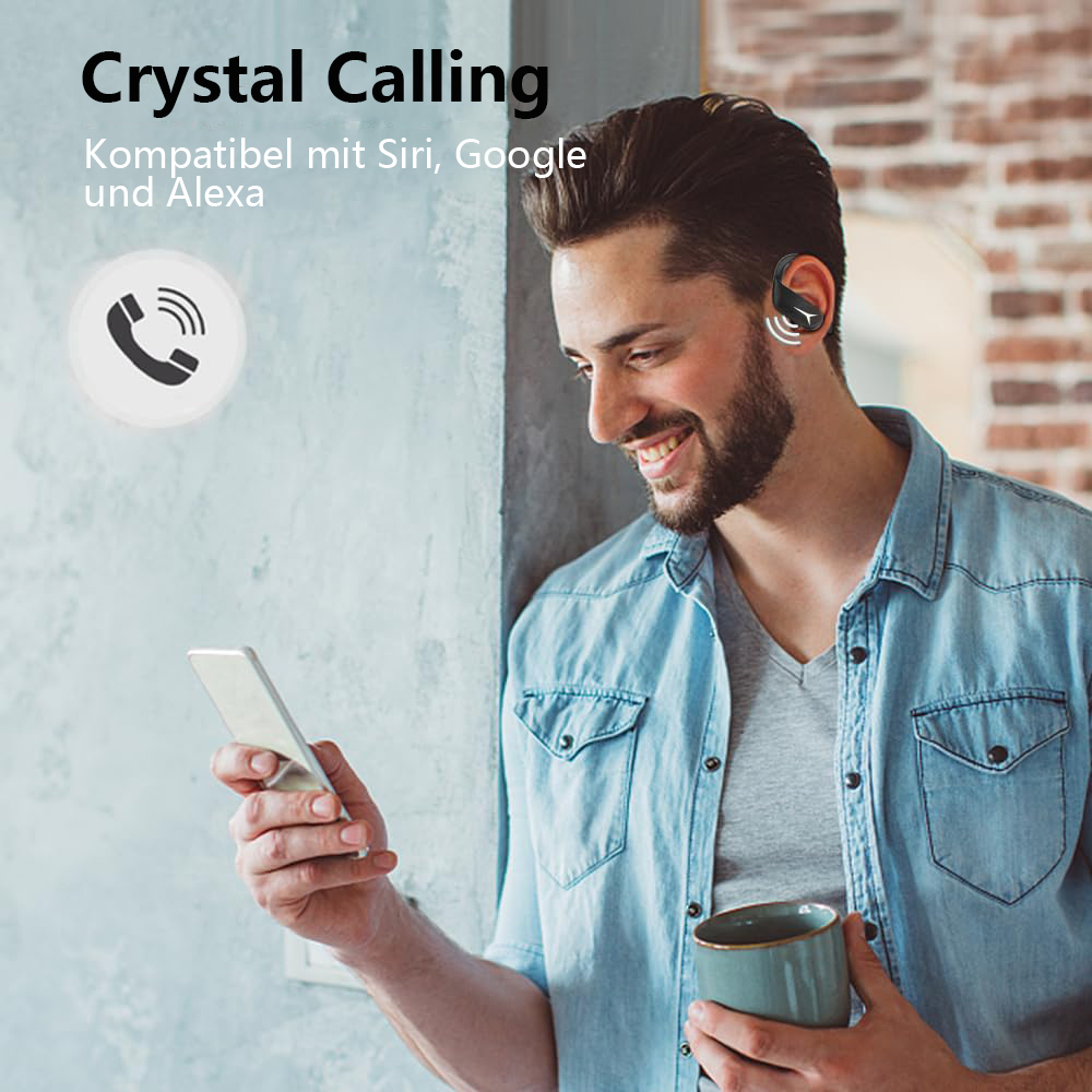 Ein lächelnder Mann mit Ohrhörern, der ein Telefon hält. Text erwähnt Crystal Calling, Siri, Google, Alexa.