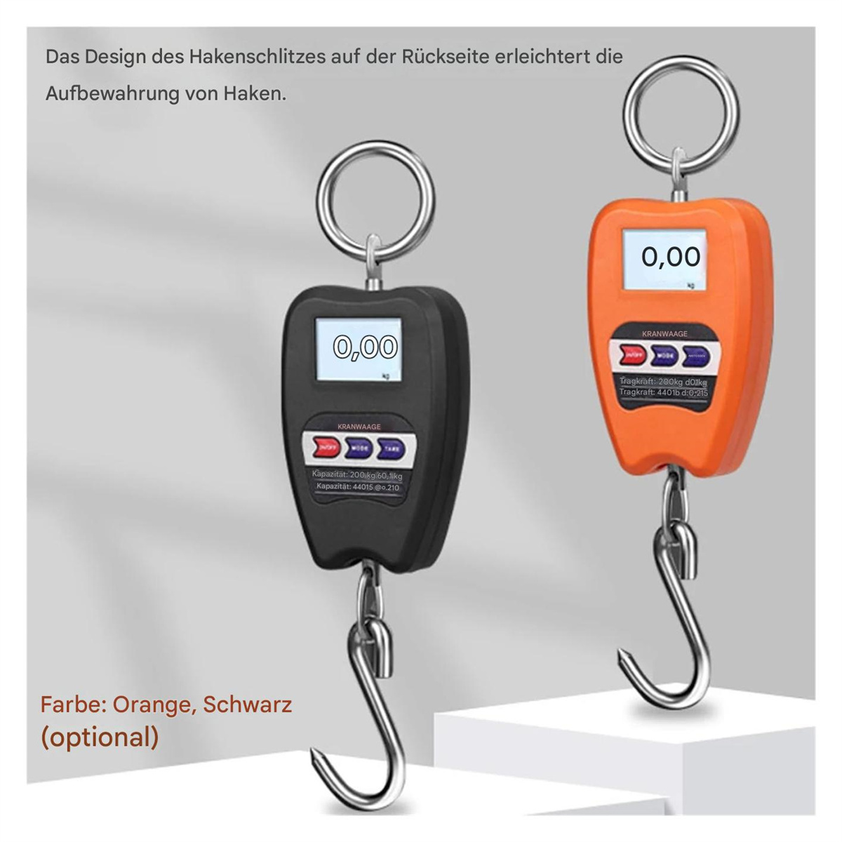 Zwei Hängewaagen, eine schwarze und eine orangefarbene, mit Digitalanzeigen, die Null anzeigen.