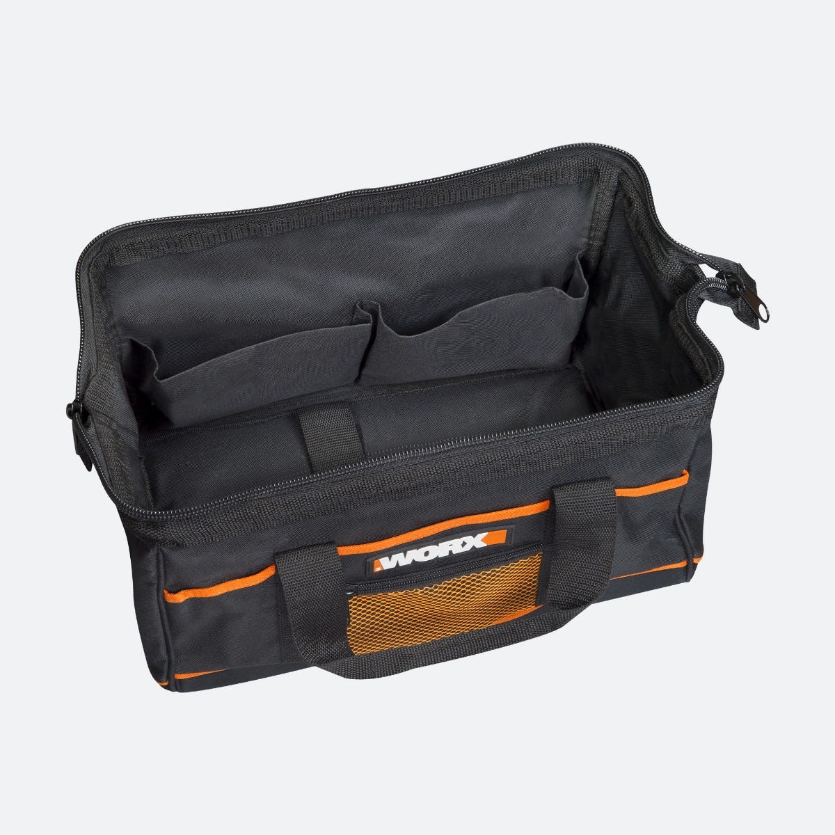 Schwarze offene Werkzeugtasche mit orangefarbenen Akzenten und dem Worx-Logo. Mehrere Taschen sind sichtbar.