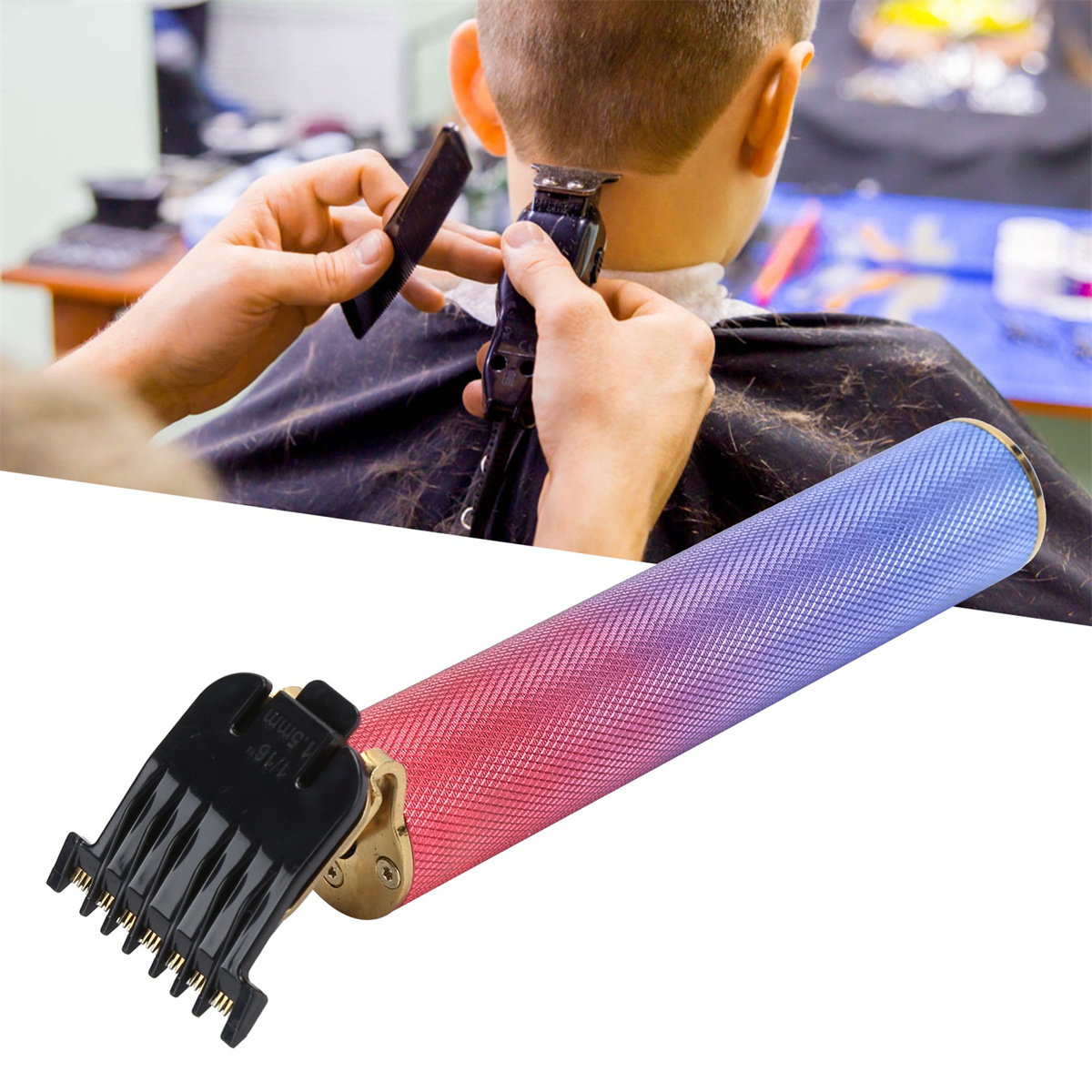 Friseur gibt Haarschnitt. Die Haarschneidemaschine ist rot und schwarz mit Farbverlaufgriff.