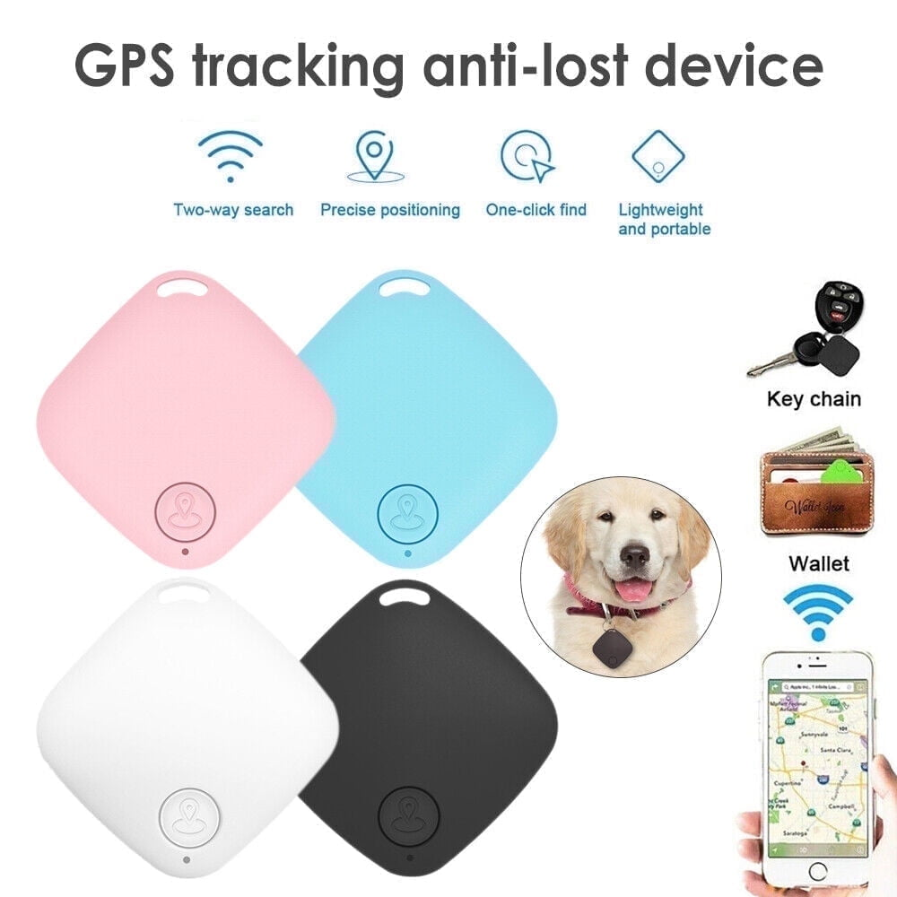 GPS-Ortungsgeräte, drei in verschiedenen Farben, mit Hundehalsband und Smartphone.