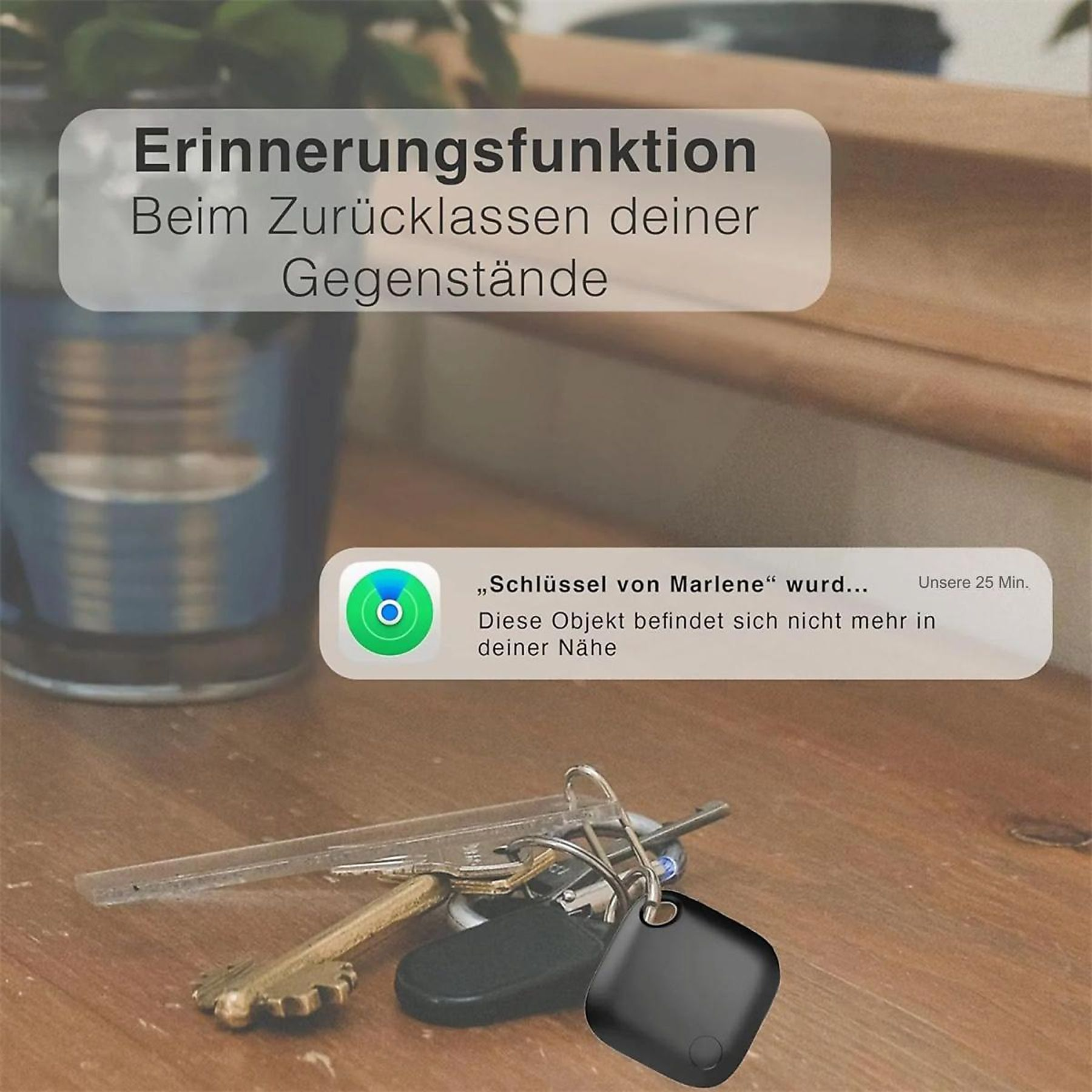 Schlüssel und Tracker auf Holzoberfläche, Textblase zeigt den Standort des Artikels an.