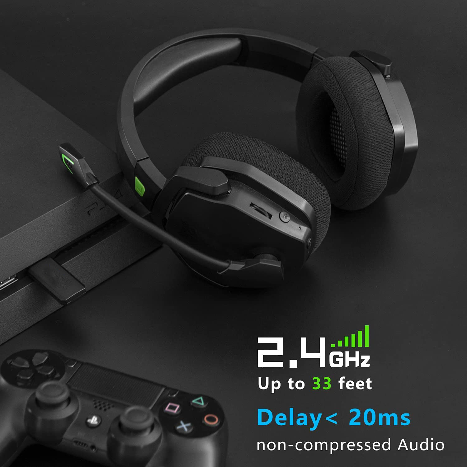 Schwarzes Gaming-Headset mit Mikrofon. Controller und Text zu 2,4 GHz und Verzögerung unten.