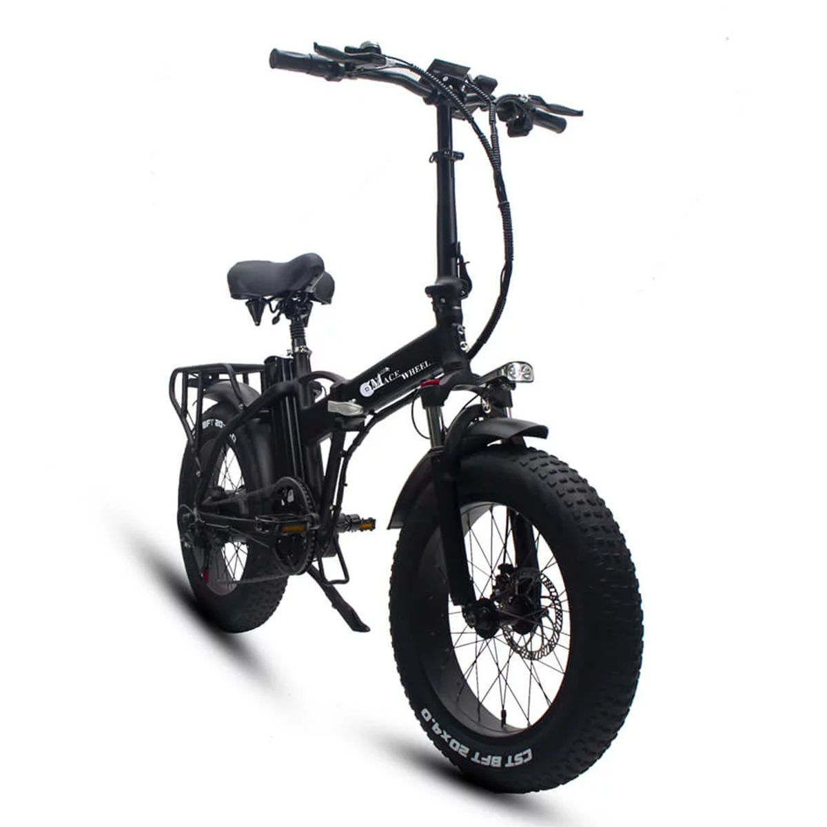 Czarny składany rower elektryczny z dużymi oponami, czarnym siedzeniem i tylnym bagażnikiem.