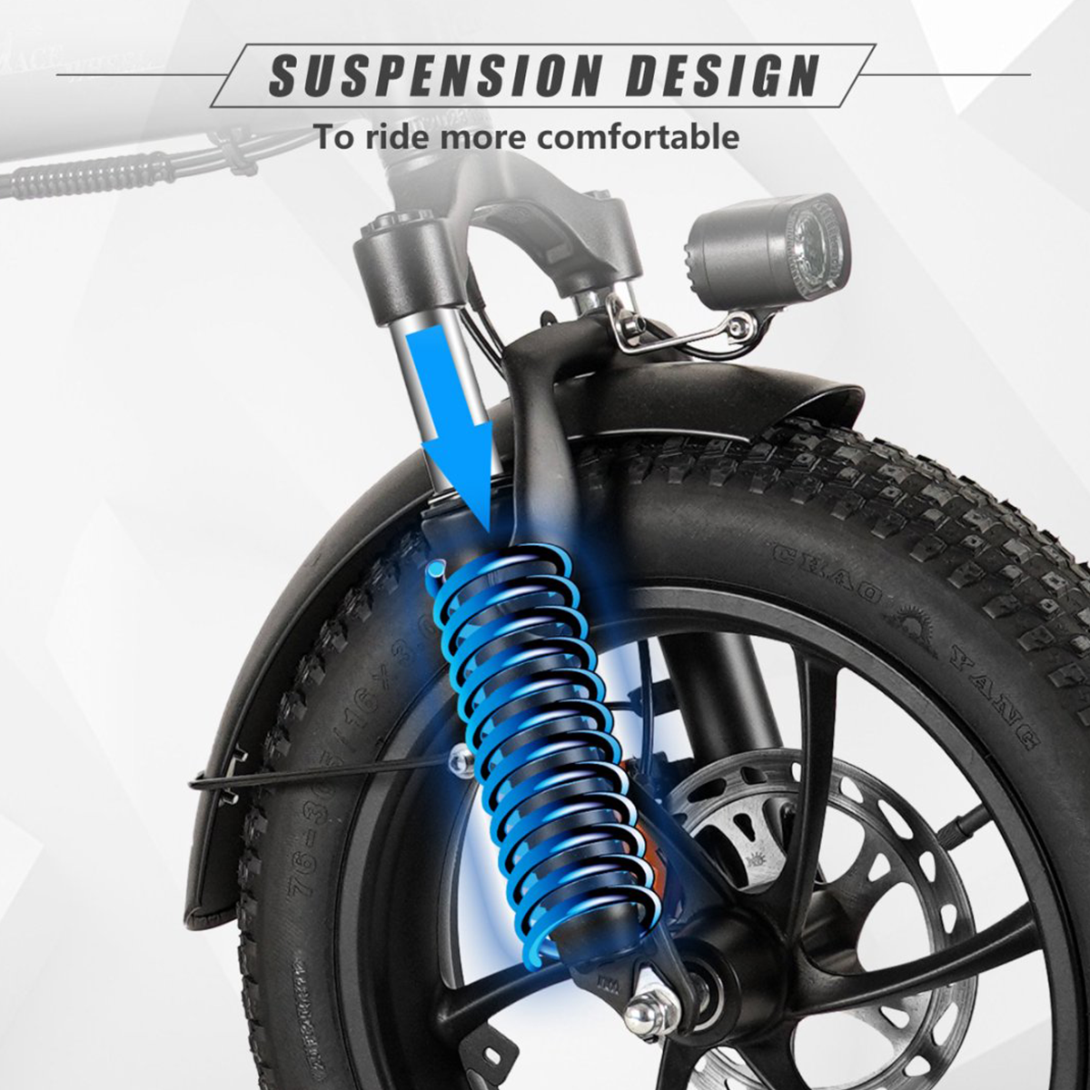 Zbliżenie na system zawieszenia czarnego koła roweru z tekstem.