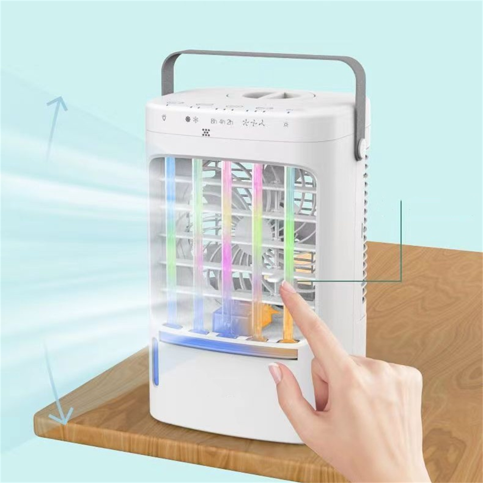 Weißer tragbarer Luftkühler mit bunten Lichtern im Inneren und einem Finger, der die Bedienelemente berührt.