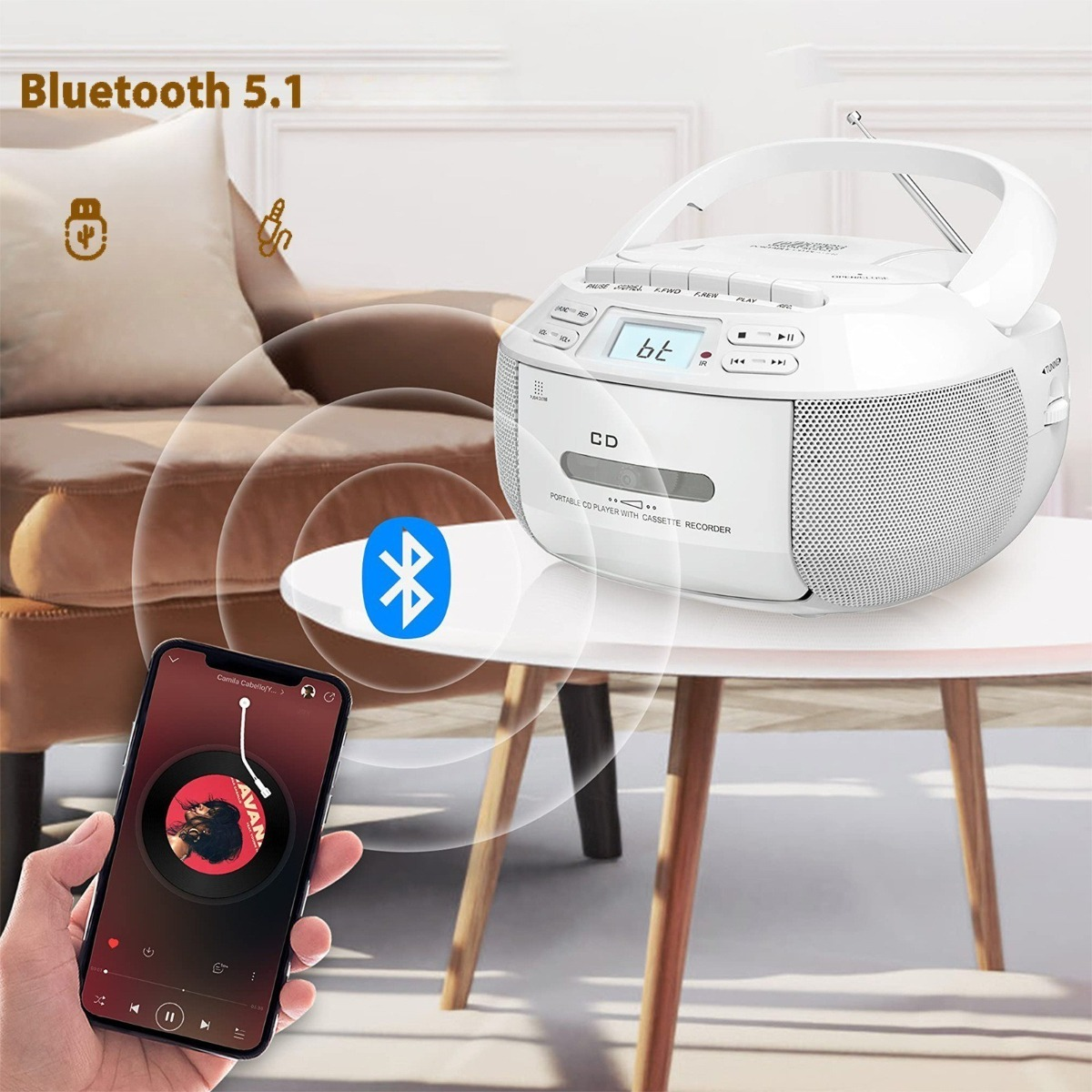 Weißer tragbarer CD-Player mit einem Telefon, das Musik abspielt. Bluetooth-Signal angezeigt.