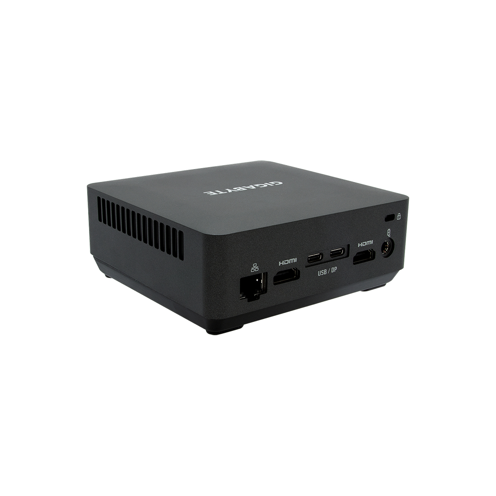 Un piccolo PC Gigabyte nero con diverse porte laterali, isolato su sfondo bianco.