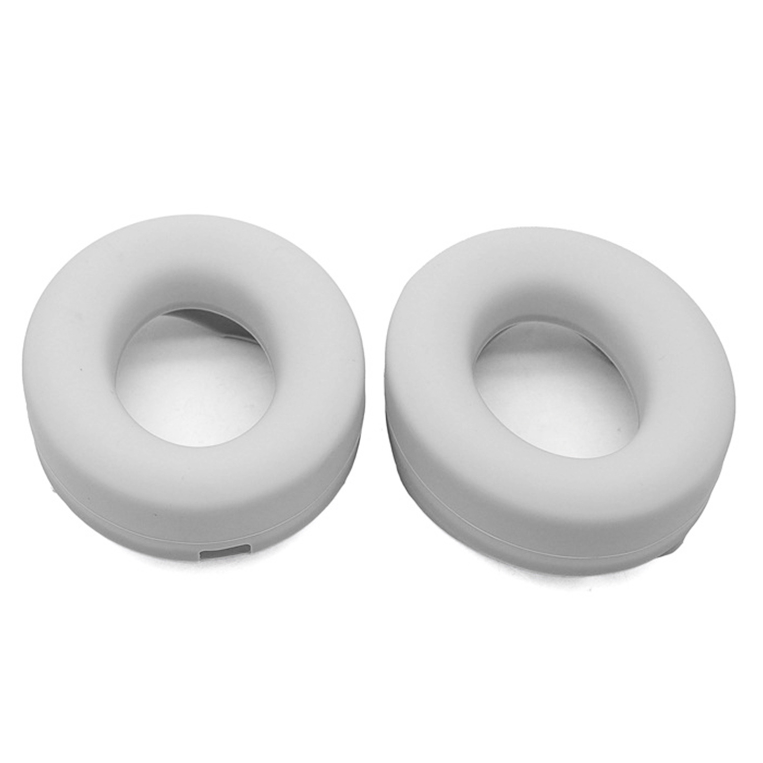 Zwei hellgraue Ohrpolster, donut-förmig, auf weißem Hintergrund. Glattes und einfaches Design.