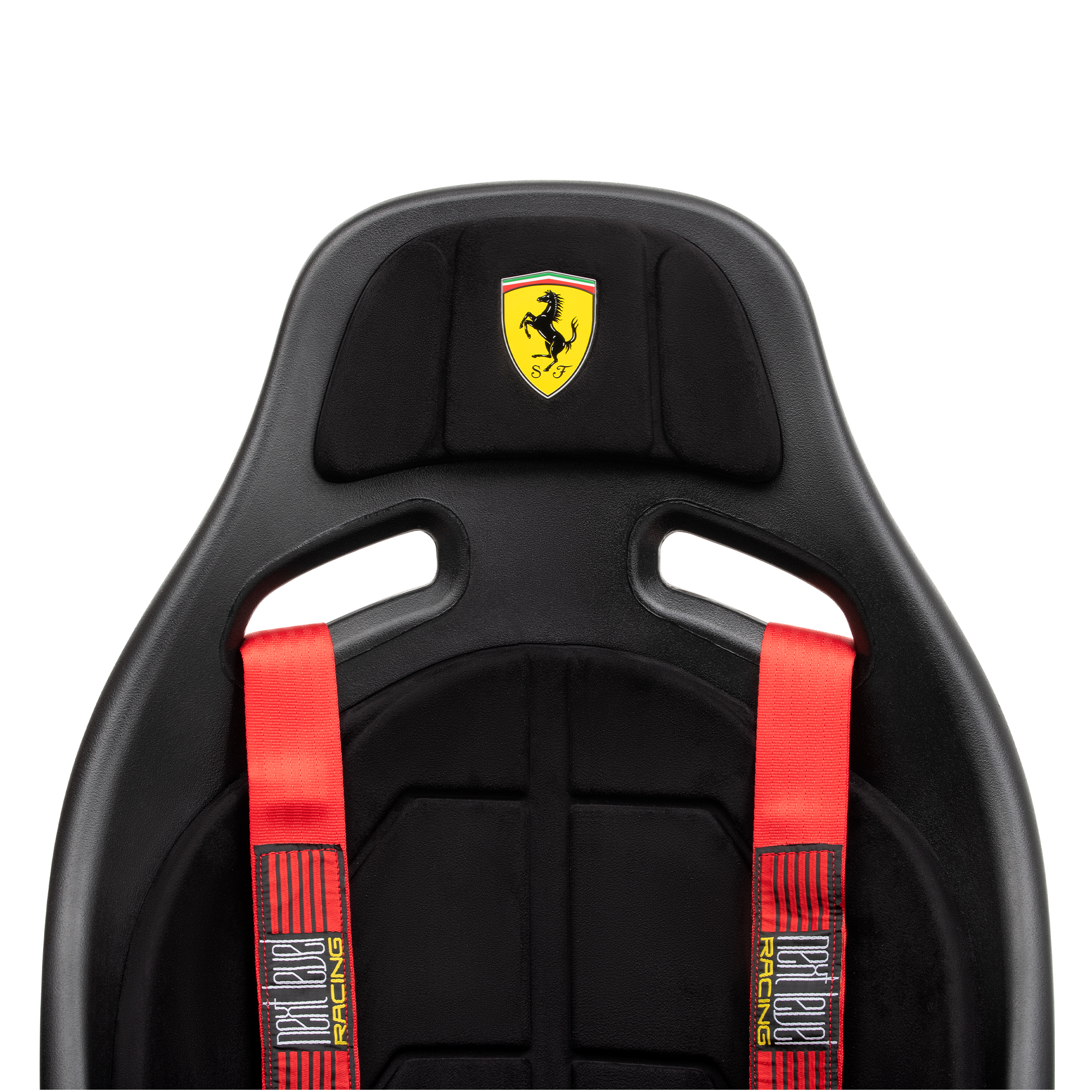 Asiento de carreras negro con correas rojas y logo Ferrari.