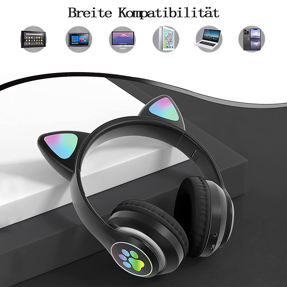 Schwarze Katzenohr-Kopfhörer mit LED-Leuchten. Schwarz-graues Design. Geräte wie Tablet, Telefon und Laptop sind abgebildet.