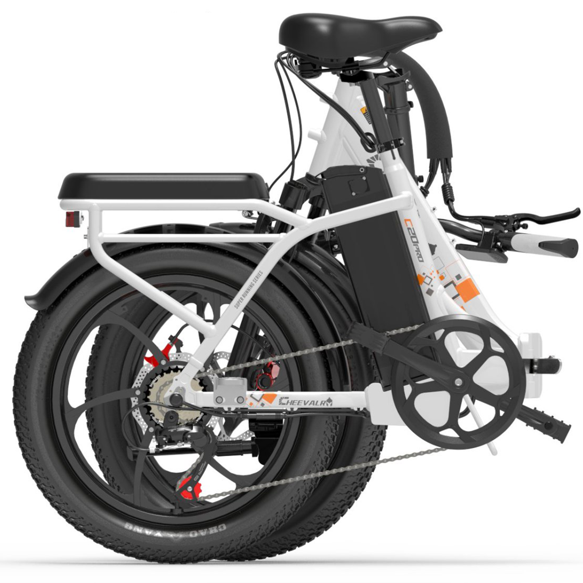 Biały składany rower elektryczny. Ma czarne opony i pomarańczowe detale. Koła są duże.