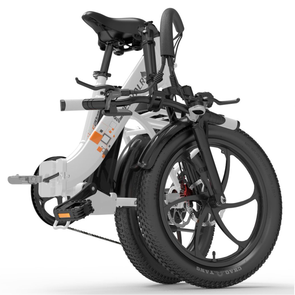 Złożony biało-czarny rower elektryczny z pomarańczowymi akcentami, na białym tle.