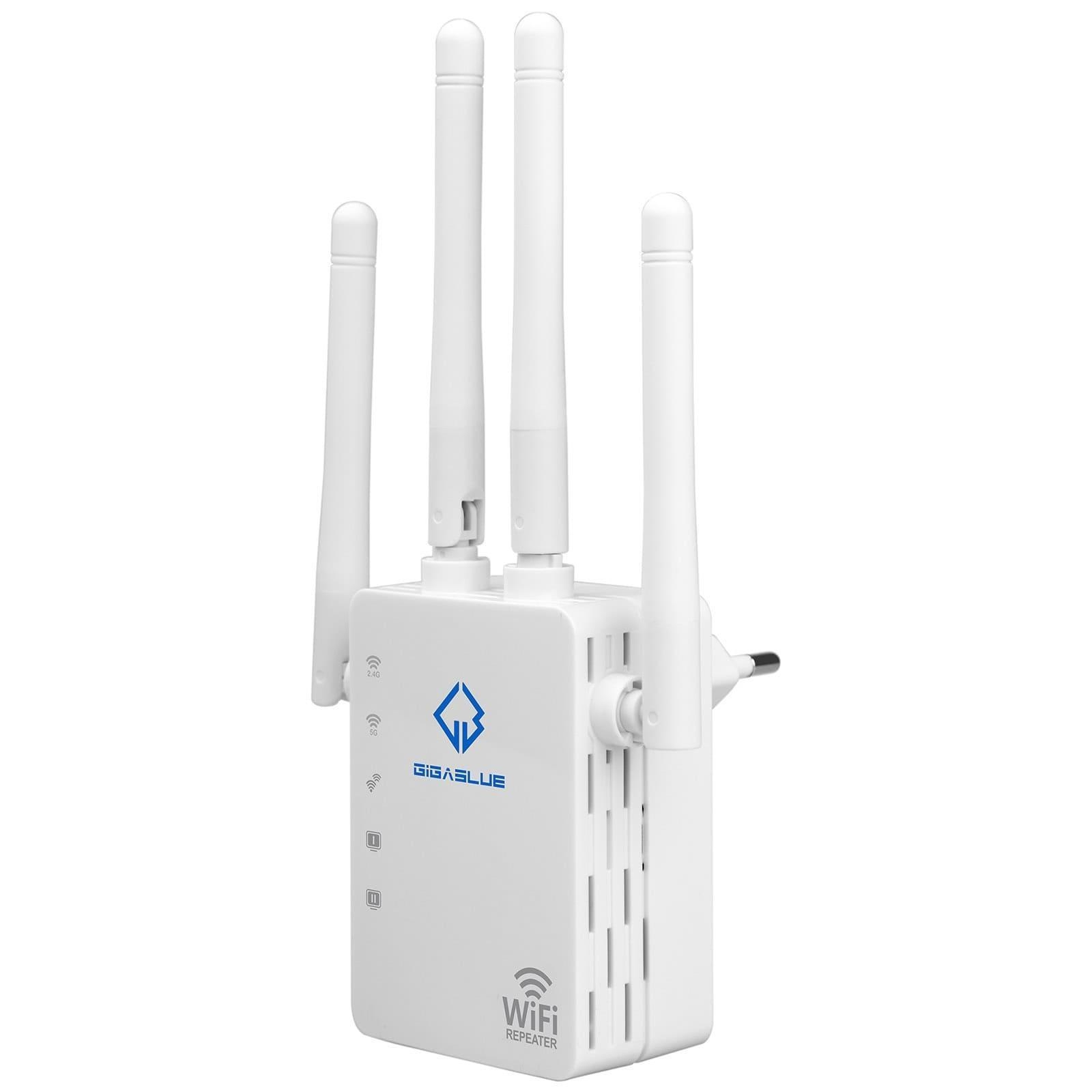 Weißer WLAN-Repeater mit vier Antennen. Der Repeater hat ein blaues Logo und das Wort 'WiFi'.