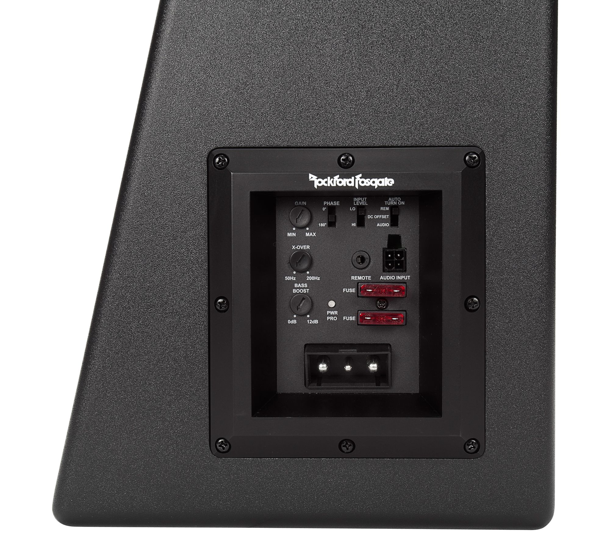 Eine schwarze Subwoofer-Rückwand mit Steuereingängen und einem Stromeingang. Rockford Fosgate ist markiert.