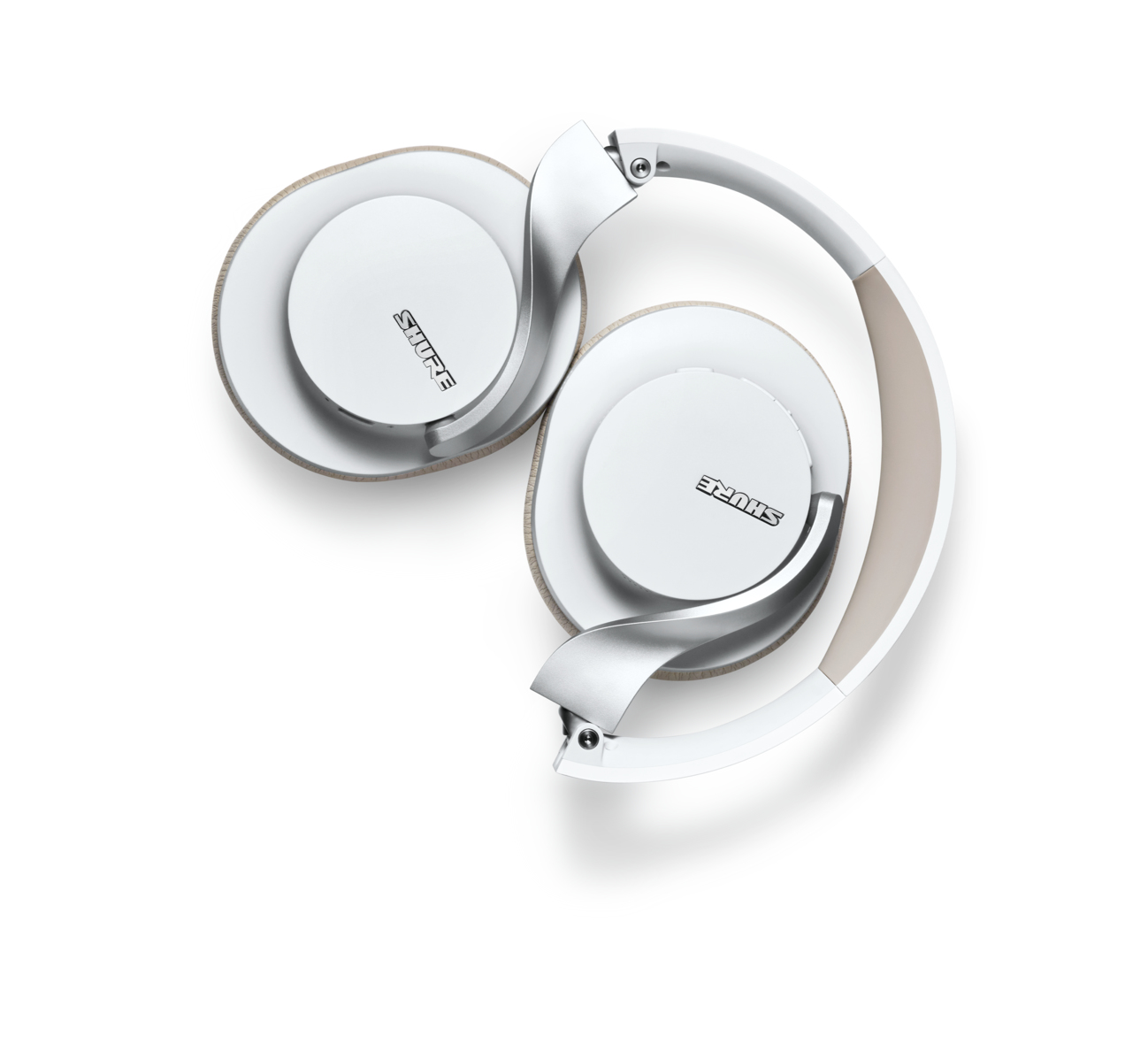 Auriculares blancos plegados con la marca 'SHURE' en las orejeras, aislados sobre blanco.