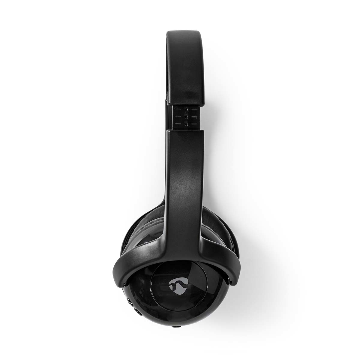 Schwarze Over-Ear-Kopfhörer, vertikal positioniert, auf weißem Hintergrund.