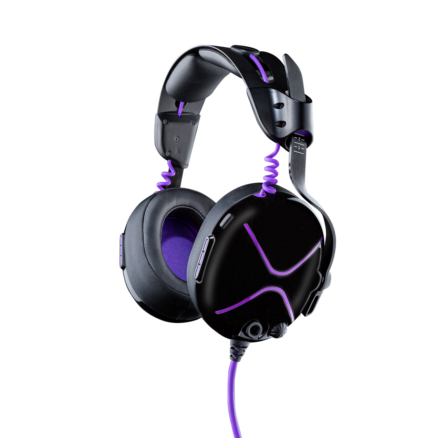 Czarne słuchawki z fioletowymi akcentami i fioletowym przewodem. Słuchawki mają unikalny design.