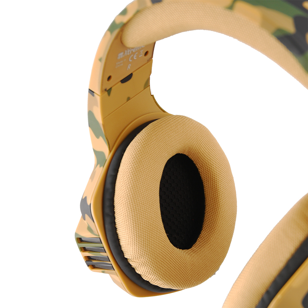 Słuchawki moro z żółtymi i zielonymi odcieniami. Nauszniki są wyściełane.