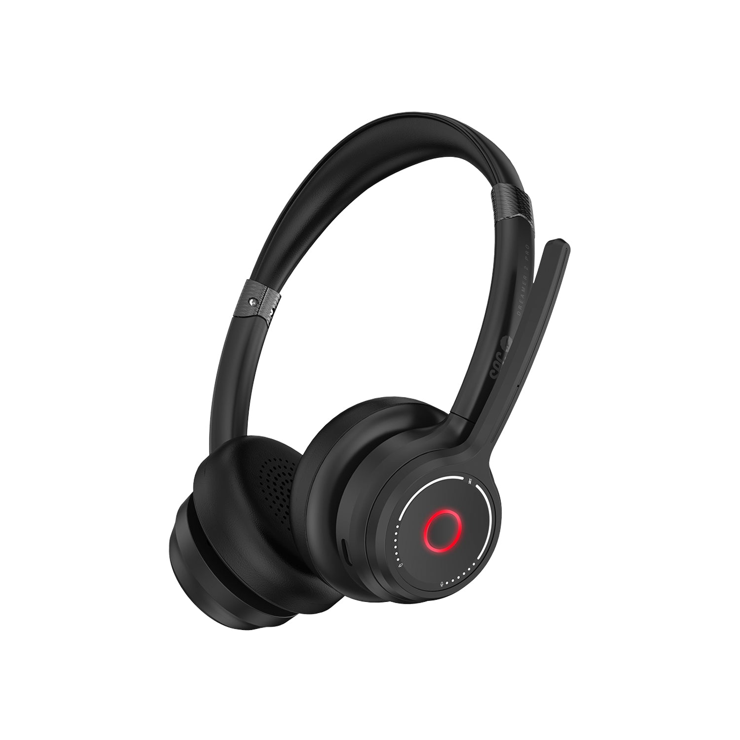 Schwarzes Headset mit Mikrofon und rotem Licht, schräge Ansicht, auf weißem Hintergrund.