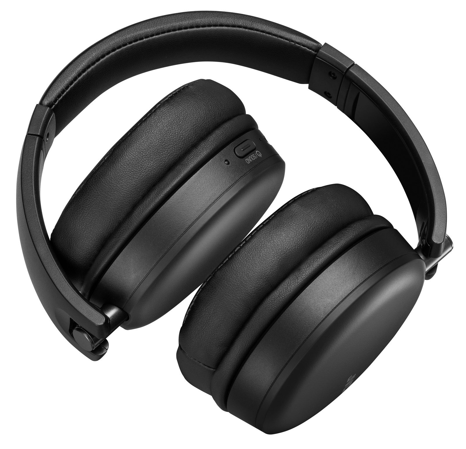 Auriculares negros, plegados, sobre fondo blanco. Fotografía de producto limpia.