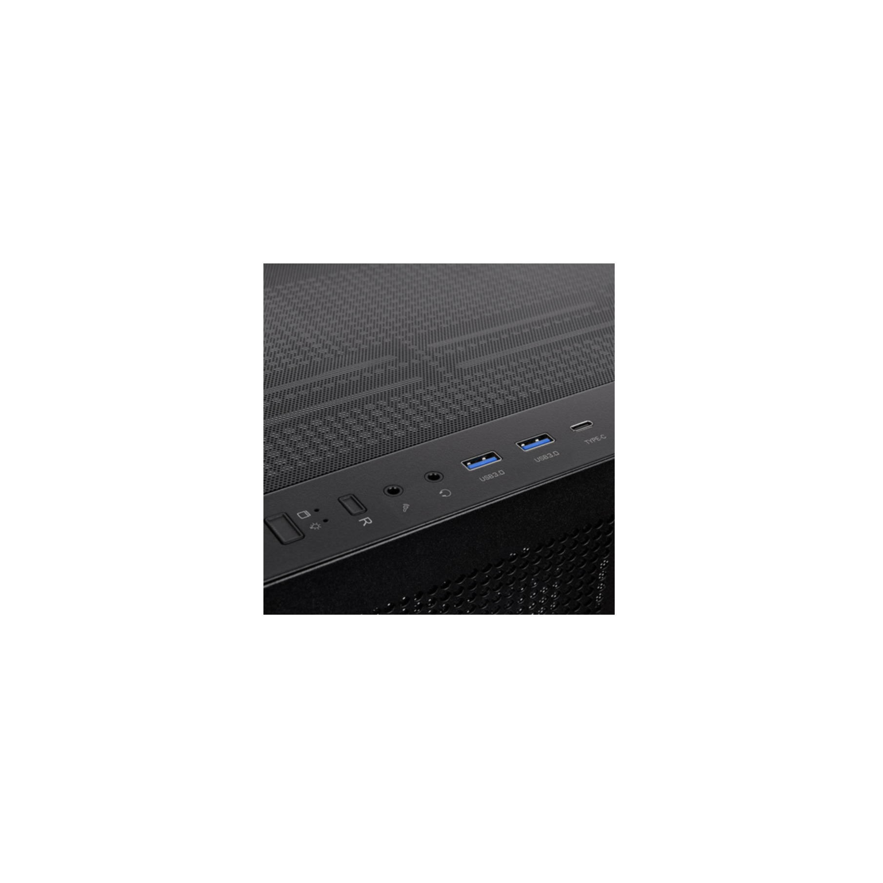 Gros plan sur un boîtier d'ordinateur noir, montrant les ports USB et les prises audio.