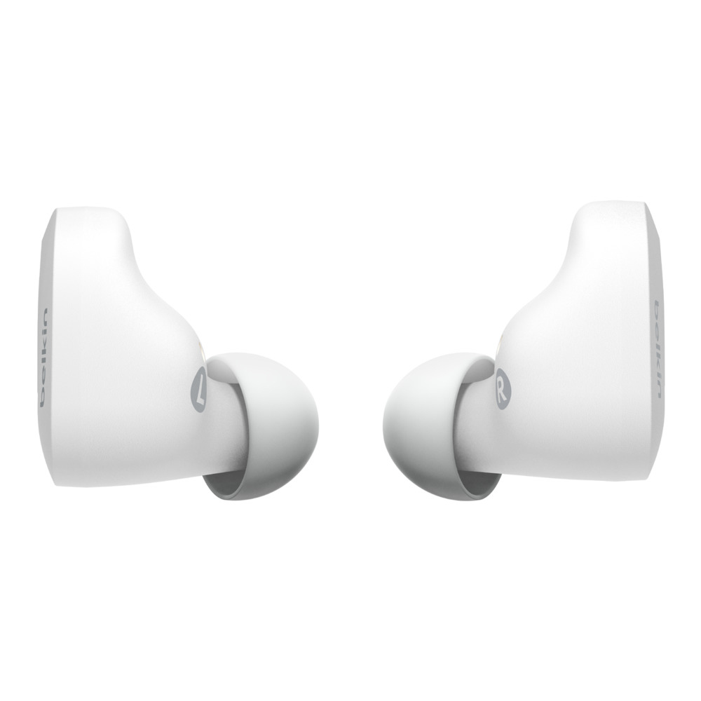 Due auricolari Belkin bianche su sfondo bianco. Ognuna ha un auricolare e la lettera L o R.