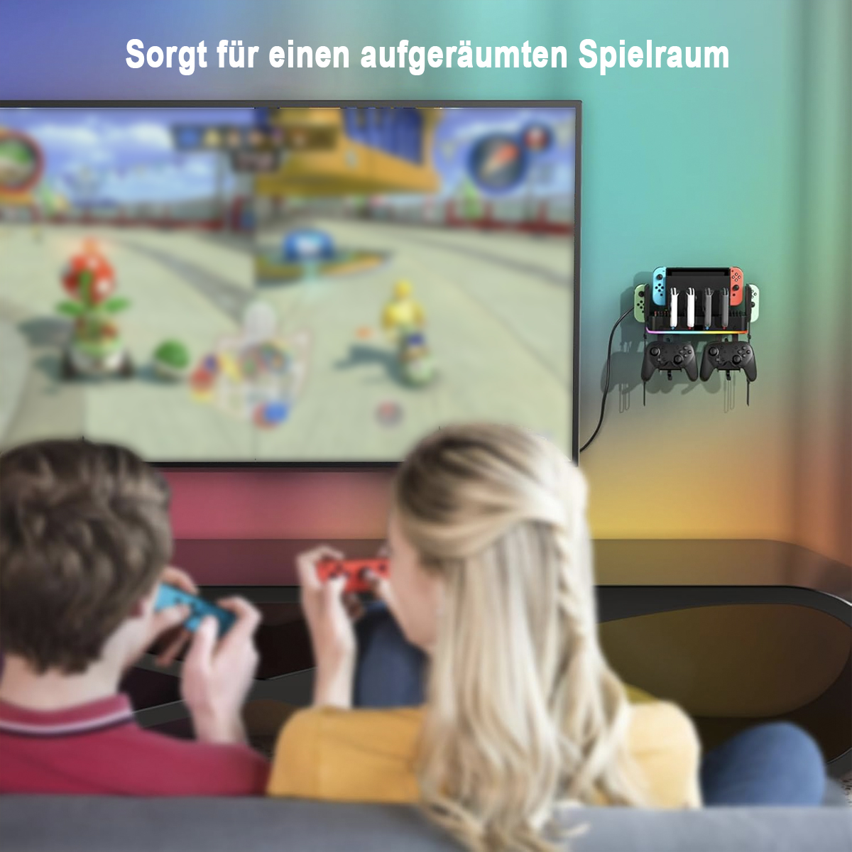 Ein Paar spielt Videospiele auf einem Fernseher mit einer Spielkonsolen-Einrichtung an der Wand.