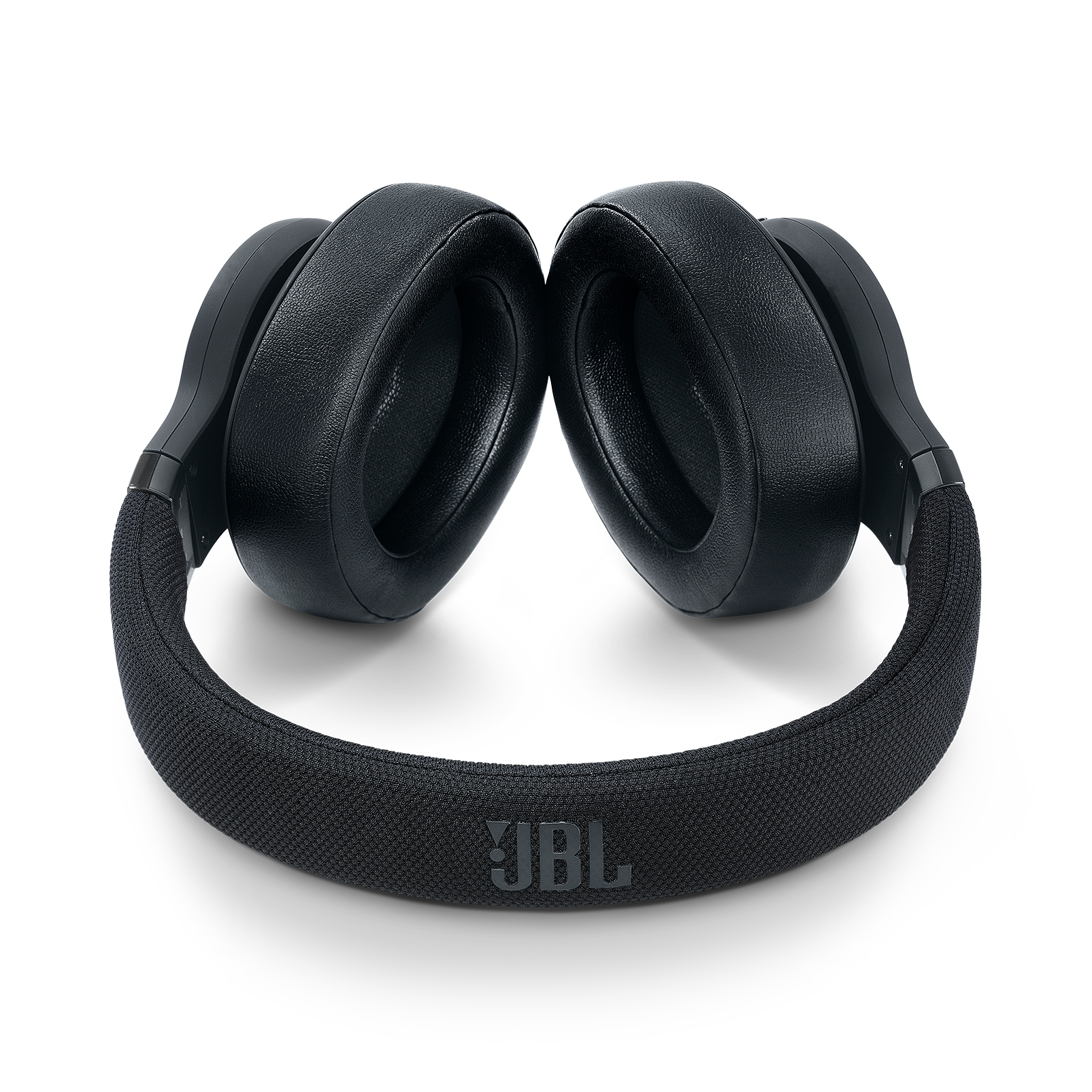 Cuffie JBL nere. Fascia nera con logo JBL. Sfondo bianco.