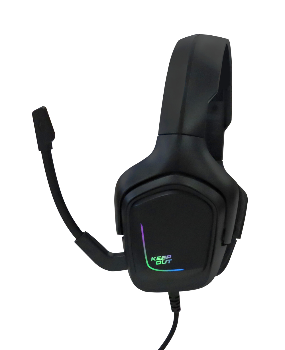 Auriculares gaming negros con micrófono, aislados sobre blanco.