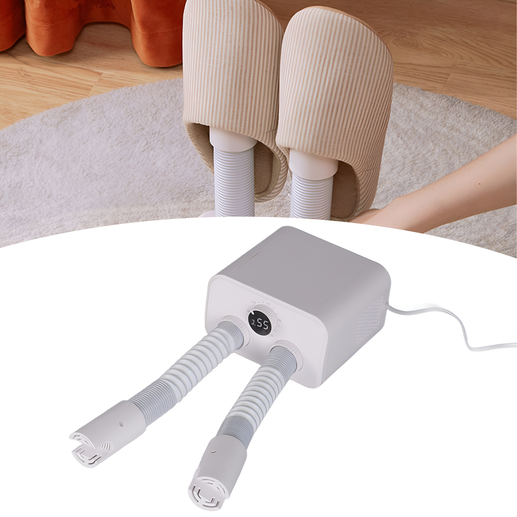 Schuhtrockner mit zwei Luftauslässen und digitaler Anzeige, mit einem Paar Pantoffeln, die trocknen.