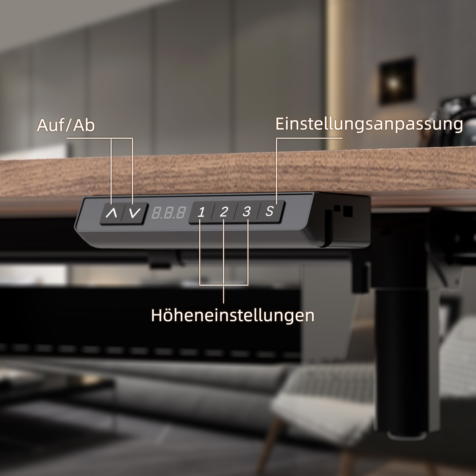 Höhenverstellbares Bedienfeld auf einem Schreibtisch. Zahlen und Pfeile sind sichtbar.