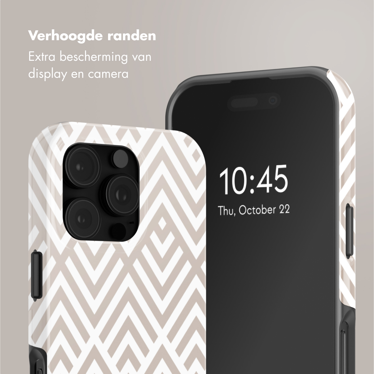 Close-up van een smartphone in een patroonhoesje, met de tijd 10:45, op een grijze en witte achtergrond.