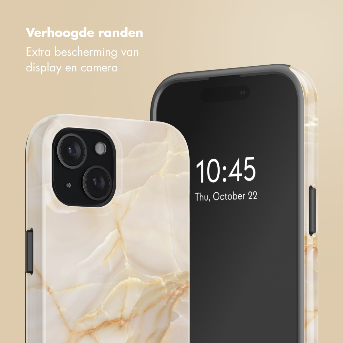 Telefoon met hoesje. Marmer design hoesje, telefoon toont tijd. Tekst zegt extra bescherming.