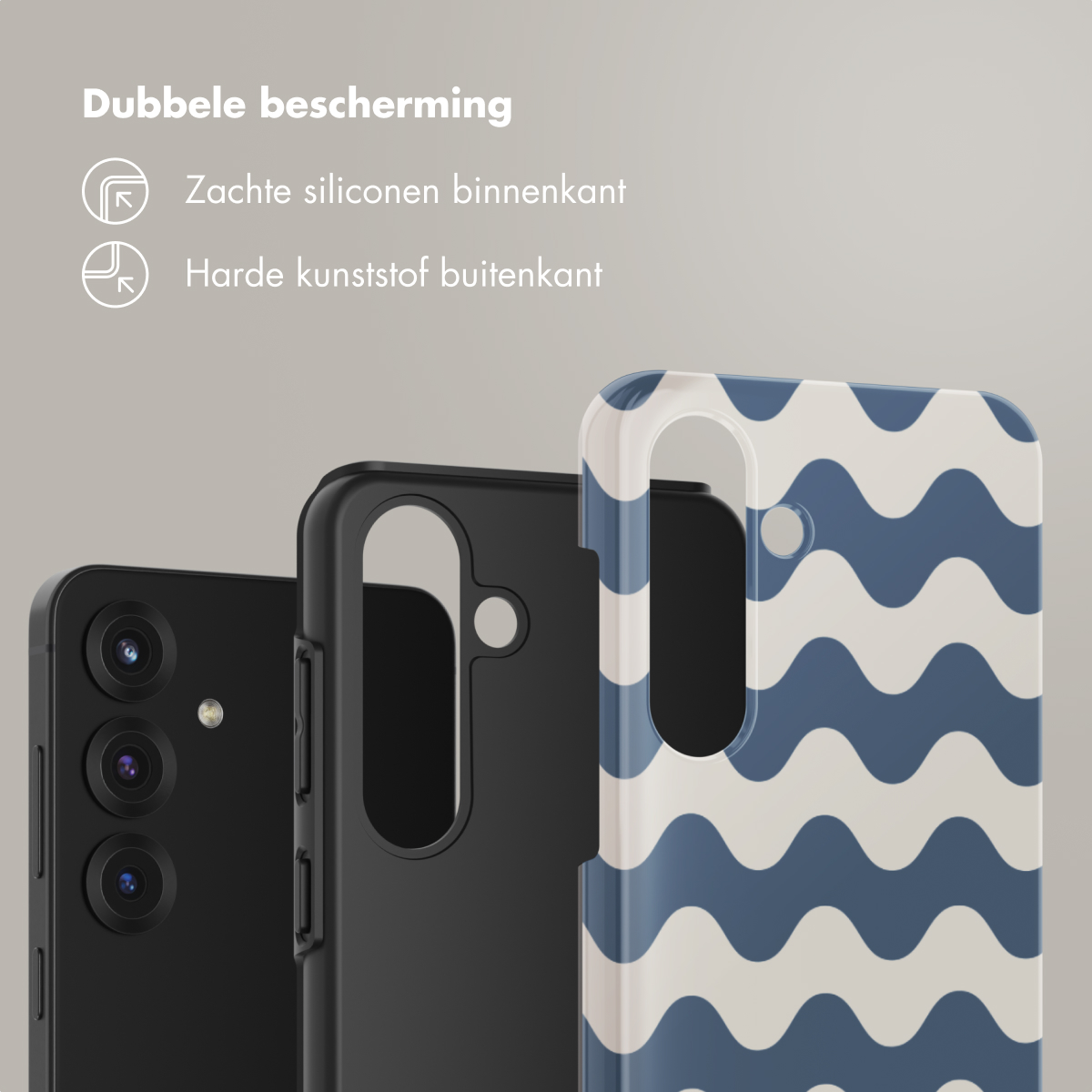 Een telefoonhoesje met een roze en rood dierenprint patroon beschermt een telefoon die een klok laat zien.
