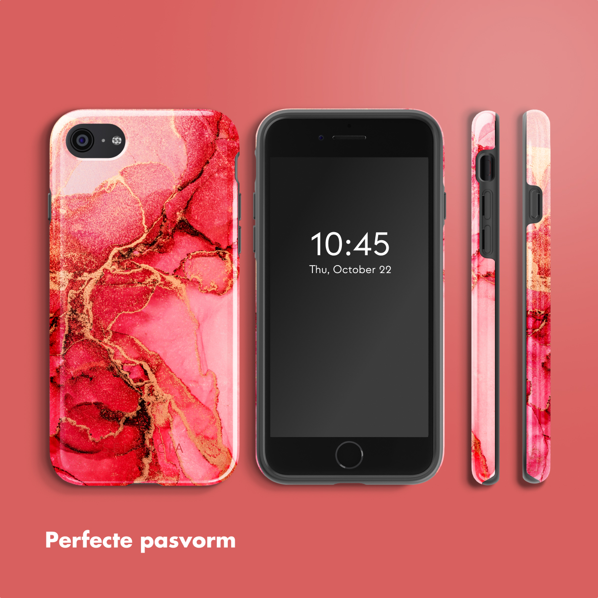 Telefoon met een rood en goudkleurig patroonhoesje en twee bijpassende zijstukken.