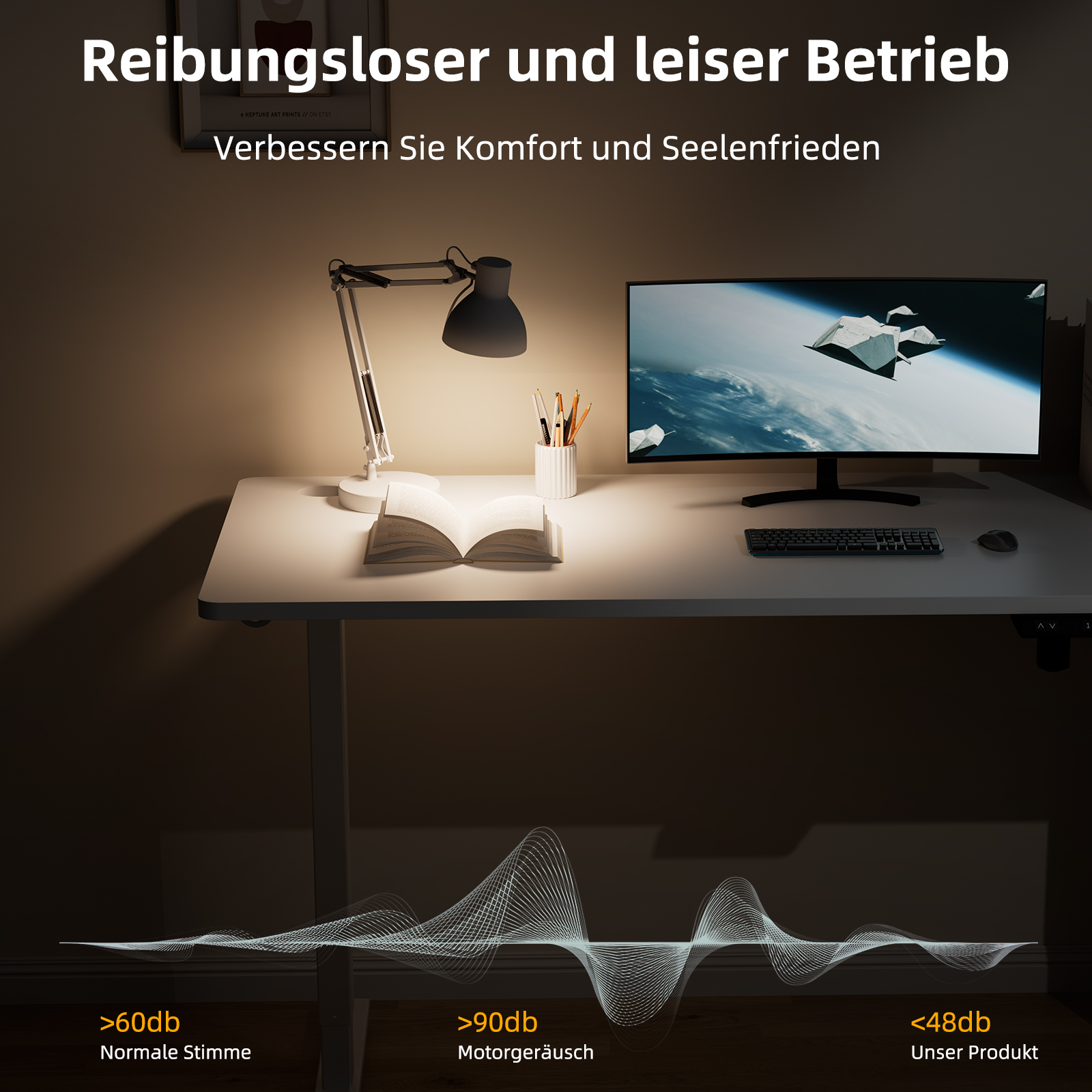 Schreibtisch mit Lampe, Monitor, Büchern und Text über Geräuschpegel. Grau- und Weißtöne.