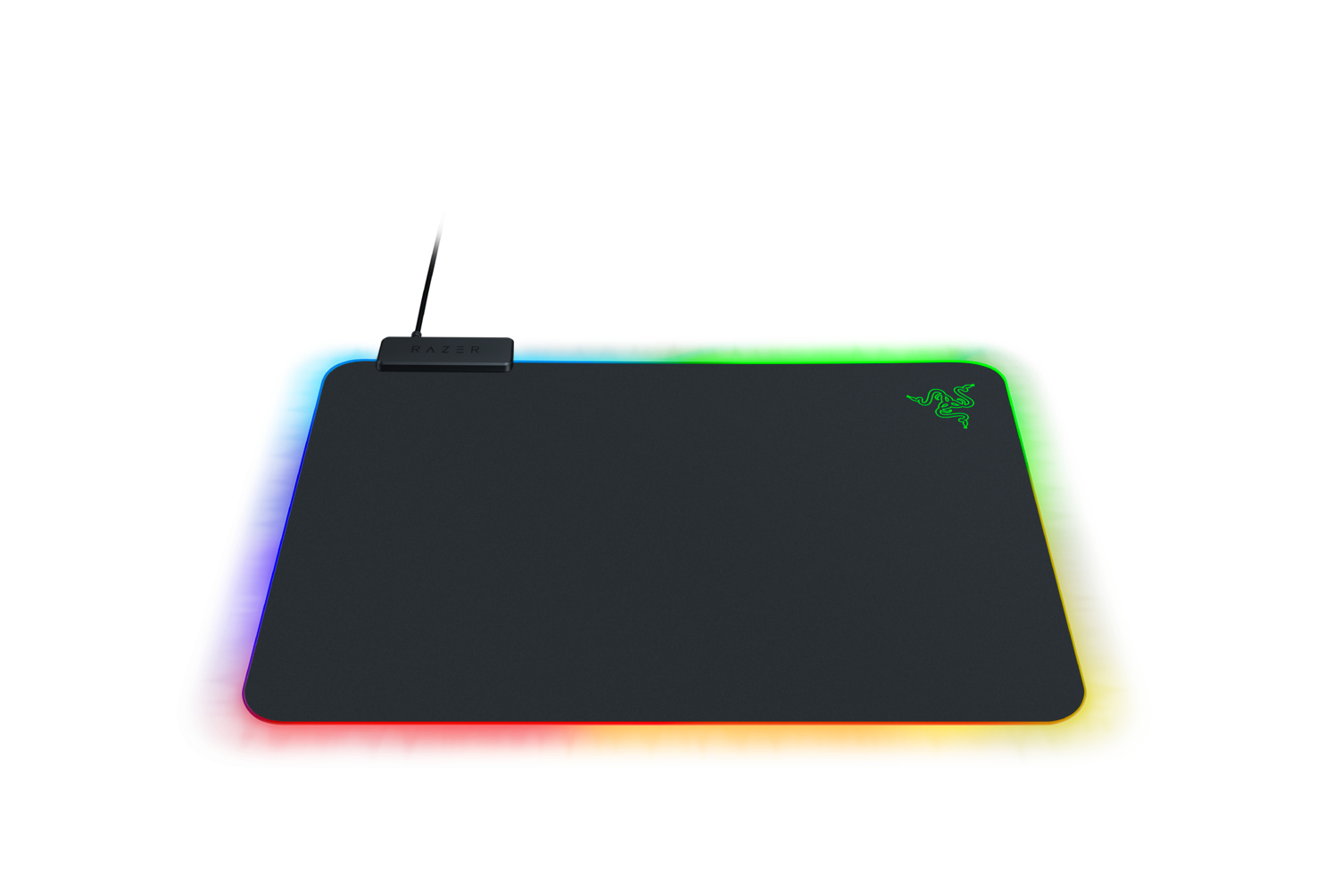 Czarna podkładka pod mysz Razer z kolorowymi krawędziami LED na białym tle.