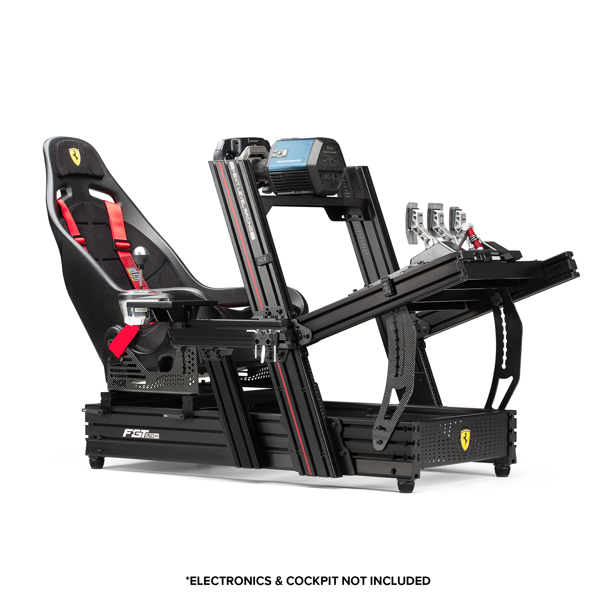 Cabina de juego con asiento negro, cinturones rojos y marco negro. Electrónica no incluida.