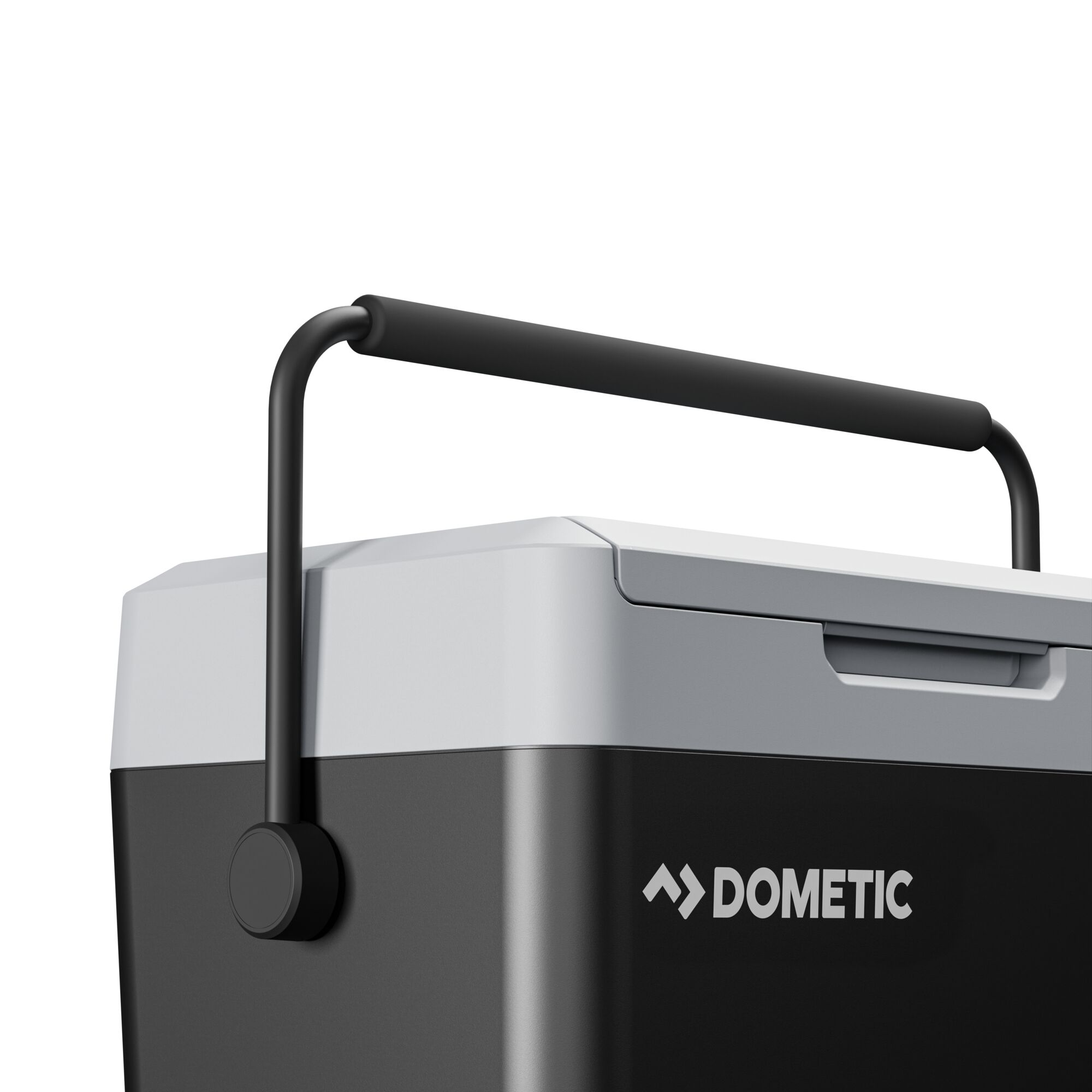 Frigorifero nero e grigio, con maniglia. Ha un coperchio bianco con il logo DOMETIC. Sfondo bianco.