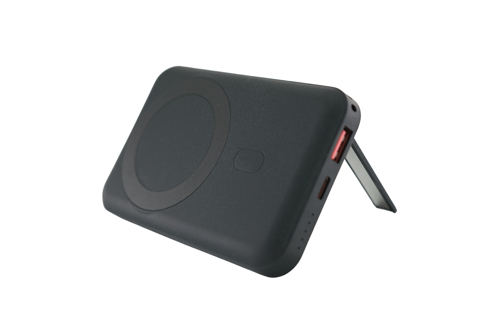 Zwarte powerbank met draadloos oplaadgedeelte en standaard, op zwarte achtergrond.