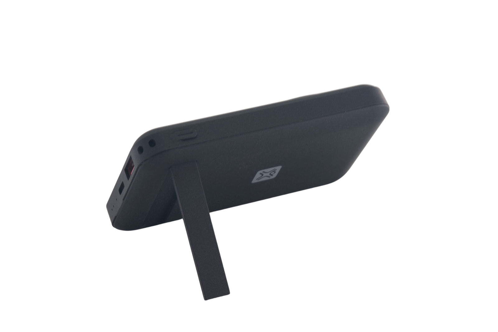 Zwarte powerbank met standaard, geïsoleerd op zwarte achtergrond.