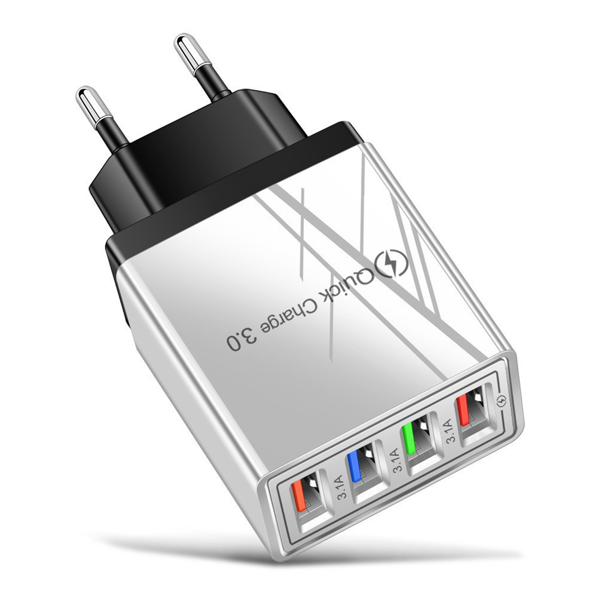 Silber-schwarzes Quick Charge 3.0 Ladegerät mit vier USB-Anschlüssen. Blaue, grüne und rote Anschlüsse sind sichtbar.