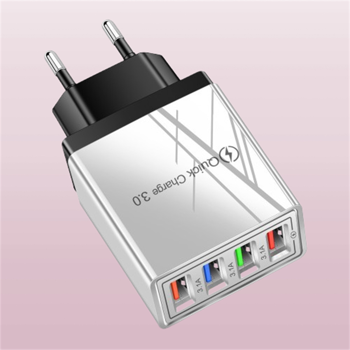 Ein silbernes und schwarzes Schnellladegerät 3.0 mit vier verschiedenfarbigen USB-Anschlüssen.