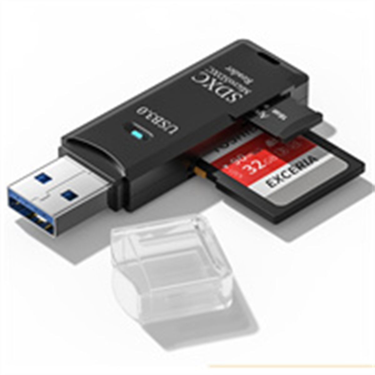 Schwarzer SD-Kartenleser mit eingelegter Karte und USB-Anschluss.