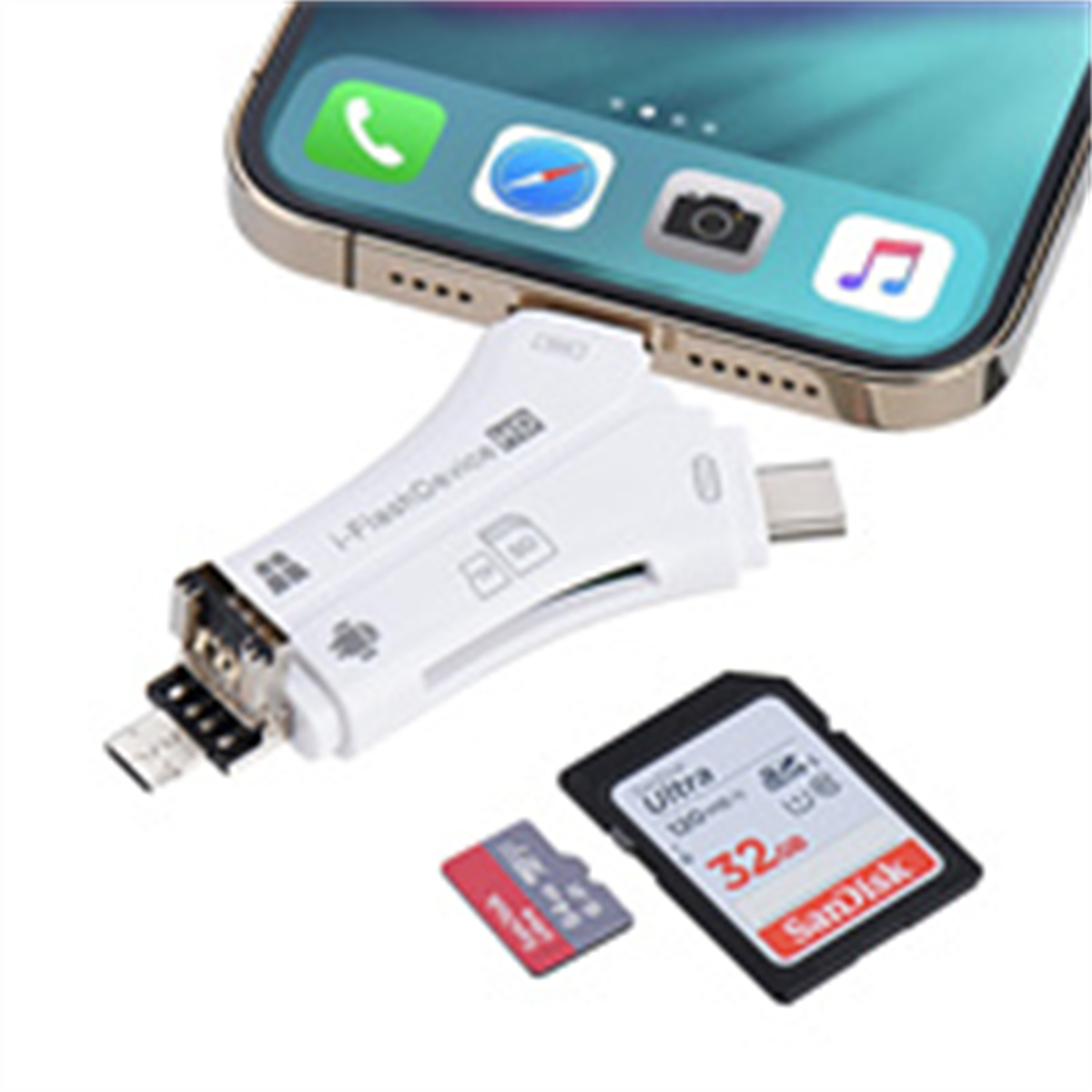 Weißer Kartenleser mit SD- und Micro-SD-Karten, verbunden mit einem Telefon, auf weißer Oberfläche.