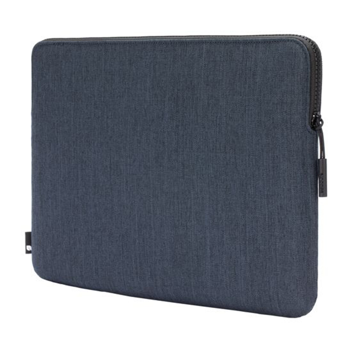 Custodia per laptop in tessuto blu con cerniera, chiusa.